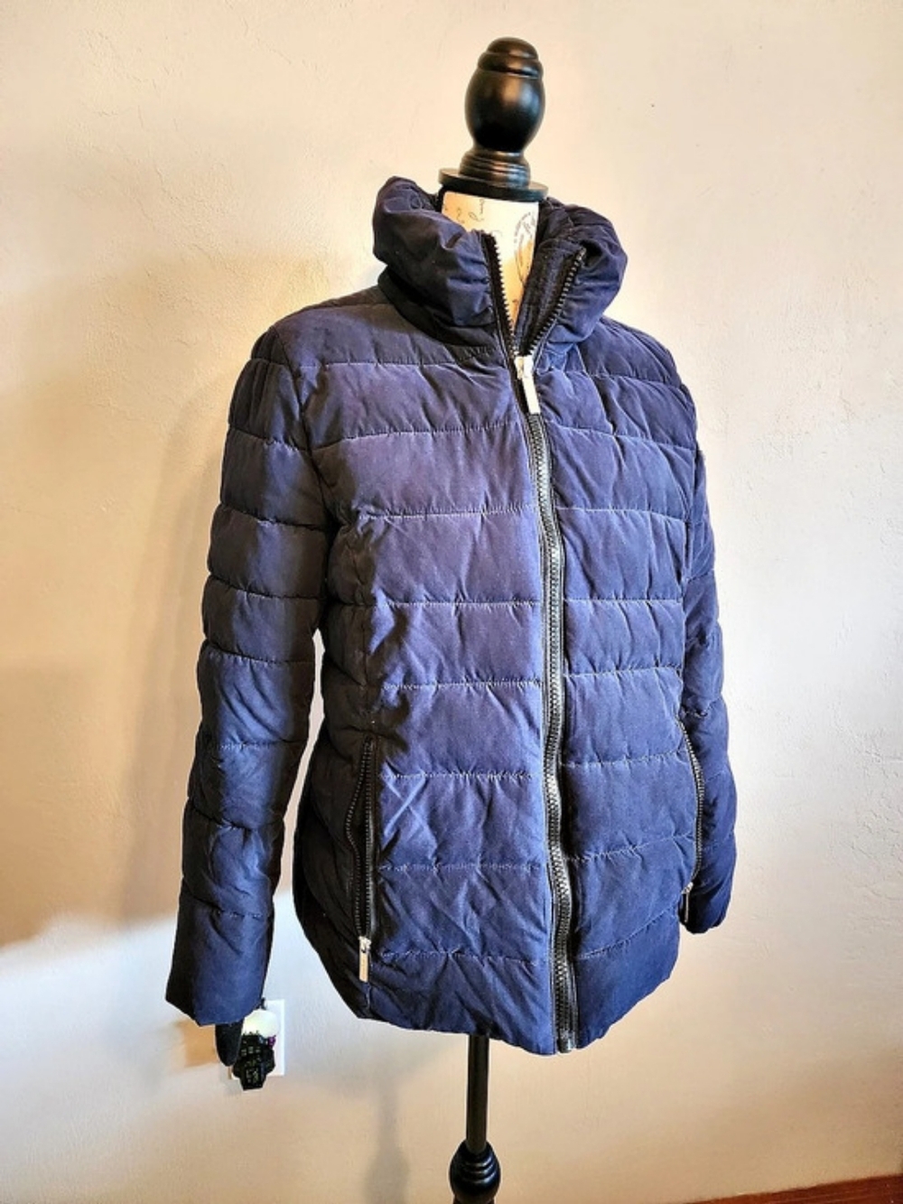 DKNY Quilted Puffer Jacket in Navy Blue Size Medium
